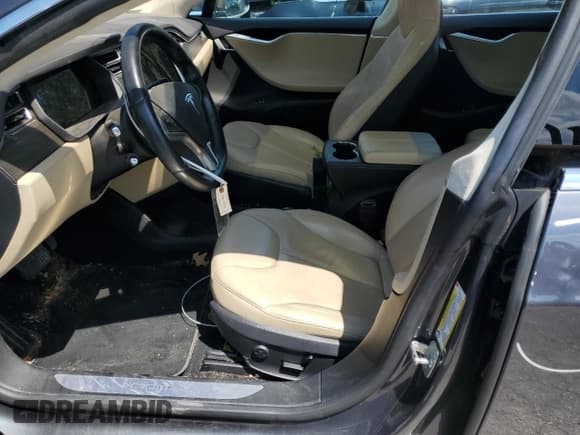 ✅ 2015 Tesla Model S 85D • VIN: 5YJSA1H20FFP71540 • Lot: 63248735. Wystawiony na Copart z przebiegiem Nie podano. Bezpłatny archiwum sprzedaży aukcyjnych z USA i szczegółowy raport historii pojazdu na DreamBid. Zdjęcie 7.