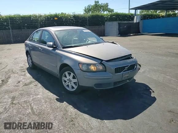 ✅ 2006 Volvo S40 2.4L • VIN: YV1MS390X62150642 • Lot: 70001335. Listed on Copart with 123,191 mi. Free auction sales archive from the USA and detailed vehicle history report at DreamBid. Image 13.