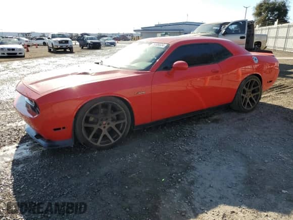 2013 Dodge Challenger R/T Plus z VIN 2C3CDYBT6DH724319, wystawiony jako Copart lot #75309524 z przebiegiem 88 325 mil mil oraz Szkoda całkowita • Salvage title. Historia ofert i sprzedaży dostępna na DreamBid. Obrazek 1.