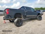 ✅ 2023 Chevrolet Silverado 1500 High Country • VIN: 2GCUDJED1P1137390 • Lot: 63263275. Wystawiony na Copart z przebiegiem 42 027 mil. Bezpłatny archiwum sprzedaży aukcyjnych z USA i szczegółowy raport historii pojazdu na DreamBid. Zdjęcie 3.