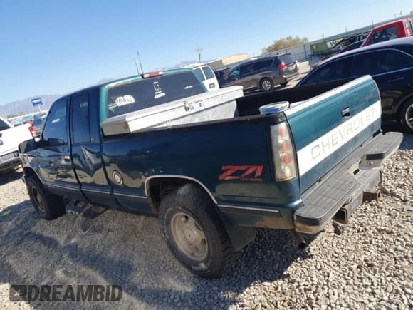 ✅ 1996 Chevrolet Silverado 1500 • VIN: 1GCEK19R8TE248821 • Lot: 82132615. Wystawiony na Copart z przebiegiem 291 896 mil. Bezpłatny archiwum sprzedaży aukcyjnych z USA i szczegółowy raport historii pojazdu na DreamBid. Zdjęcie 2.