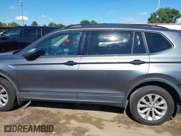 ✅ 2020 Volkswagen Tiguan S • VIN: 3VV1B7AX2LM152478 • Lot: 43059096. Wystawiony na IAAI z przebiegiem 78 481 mil. Bezpłatny archiwum sprzedaży aukcyjnych z USA i szczegółowy raport historii pojazdu na DreamBid. Zdjęcie 15.
