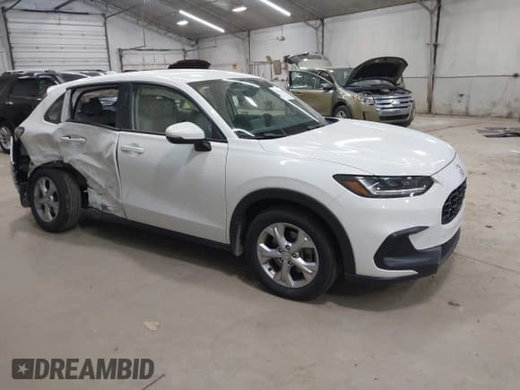 ✅ 2024 Honda HR-V LX • VIN: 3CZRZ2H35RM719109 • Lot: 43350815. Listed on IAAI with 29,816 mi. Free auction sales archive from the USA and detailed vehicle history report at DreamBid. Image 1.