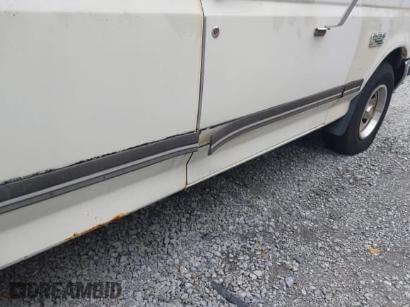 ✅ 1991 Ford F-150 • VIN: 1FTEX15N8MKA01757 • Lot: 43812096. Wystawiony na IAAI z przebiegiem 25 808 mil. Bezpłatny archiwum sprzedaży aukcyjnych z USA i szczegółowy raport historii pojazdu na DreamBid. Zdjęcie 6.