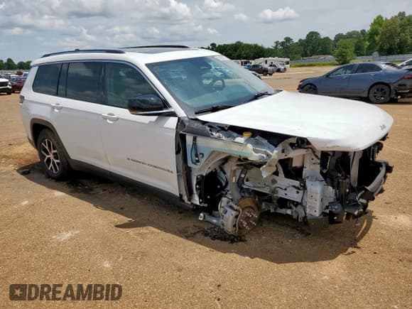 ✅ 2023 Jeep Grand Cherokee Limited • VIN: 1C4RJJBGXP8902669 • Lot: 64069305. Listed on Copart with 28,912 mi. Free auction sales archive from the USA and detailed vehicle history report at DreamBid. Image 4.