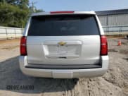 ✅ 2017 Chevrolet Suburban LT • VIN: 1GNSKHKCXHR177985 • Lot: 70609914. Wystawiony na Copart z przebiegiem 86 246 mil. Bezpłatny archiwum sprzedaży aukcyjnych z USA i szczegółowy raport historii pojazdu na DreamBid. Zdjęcie 6.