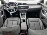 ✅ 2024 Audi Q3 Premium • VIN: WA1AUCF31R1085105 • Lot: 57482305. Wystawiony na Copart z przebiegiem 12 334 mil. Bezpłatny archiwum sprzedaży aukcyjnych z USA i szczegółowy raport historii pojazdu na DreamBid. Zdjęcie 8.