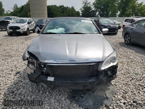 ✅ 2013 Chrysler 200 Touring • VIN: 1C3BCBEB3DN654655 • Lot: 63212575. Wystawiony na Copart z przebiegiem 52 715 mil. Bezpłatny archiwum sprzedaży aukcyjnych z USA i szczegółowy raport historii pojazdu na DreamBid. Zdjęcie 5.