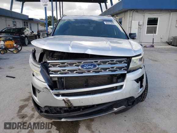 ✅ 2018 Ford Explorer XLT • VIN: 1FM5K7D8XJGA30412 • Lot: 86979095. Wystawiony na Copart z przebiegiem 152 379 mil. Bezpłatny archiwum sprzedaży aukcyjnych z USA i szczegółowy raport historii pojazdu na DreamBid. Zdjęcie 5.