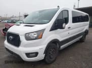 ✅ 2023 Ford Transit Passenger XLT • VIN: 1FBAX2YG1PKA91215 • Lot: 43217979. Wystawiony na IAAI z przebiegiem 74 046 mil. Bezpłatny archiwum sprzedaży aukcyjnych z USA i szczegółowy raport historii pojazdu na DreamBid. Zdjęcie 17.