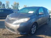 ✅ 2016 Toyota Sienna LE AAS • VIN: 5TDKK3DC3GS717170 • Лот: 43327309. Опубликован ранее на IAAI с пробегом 215 364 миль. Бесплатный доступ к архиву аукционных продаж из США и подробный отчёт об истории автомобиля на DreamBid. Изображение 17.