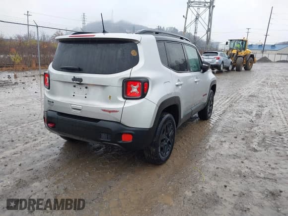 ✅ 2018 Jeep Renegade Trailhawk • VIN: ZACCJBCB8JPJ02478 • Lot: 43793592. Wystawiony na IAAI z przebiegiem 102 846 mil. Bezpłatny archiwum sprzedaży aukcyjnych z USA i szczegółowy raport historii pojazdu na DreamBid. Zdjęcie 4.