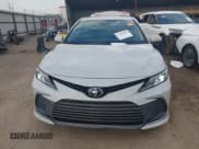 ✅ 2023 Toyota Camry LE • VIN: 4T1C11AKXPU182319 • Lot: 43480285. Wystawiony na IAAI z przebiegiem 11 641 mil. Bezpłatny archiwum sprzedaży aukcyjnych z USA i szczegółowy raport historii pojazdu na DreamBid. Zdjęcie 13.