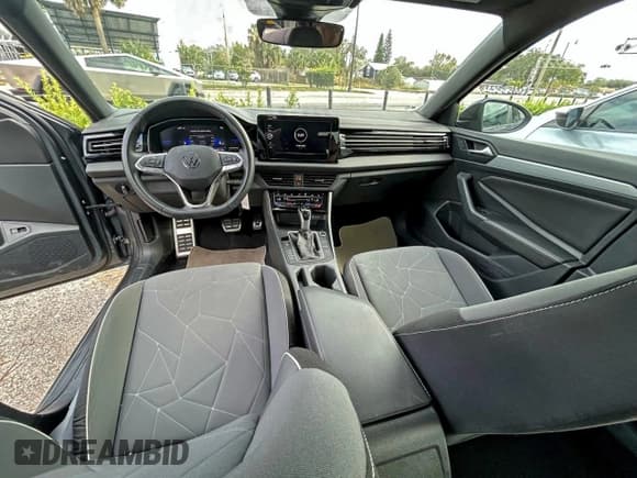 ✅ 2025 Volkswagen Jetta Sport • VIN: 3VWBX7BU1SM006738 • Lot: 96622915. Listed on Copart with 17,326 mi. Free auction sales archive from the USA and detailed vehicle history report at DreamBid. Image 9.