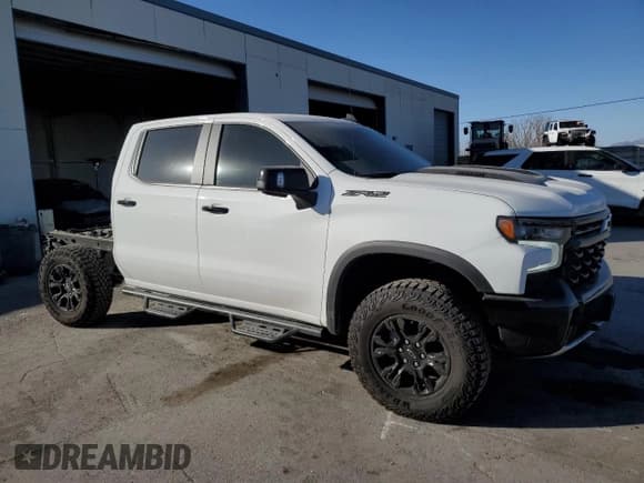 ✅ 2025 Chevrolet Silverado 1500 • VIN: 3GCUKHE88SG155418 • Лот: 43241485. Опубликован ранее на Copart с пробегом 471 миль. Бесплатный доступ к архиву аукционных продаж из США и подробный отчёт об истории автомобиля на DreamBid. Изображение 4.