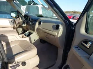 ✅ 2004 Ford Expedition Eddie Bauer • VIN: 1FMFU17LX4LB89986 • Lot: 43610372. Wystawiony na IAAI z przebiegiem 400 549 mil. Bezpłatny archiwum sprzedaży aukcyjnych z USA i szczegółowy raport historii pojazdu na DreamBid. Zdjęcie 5.