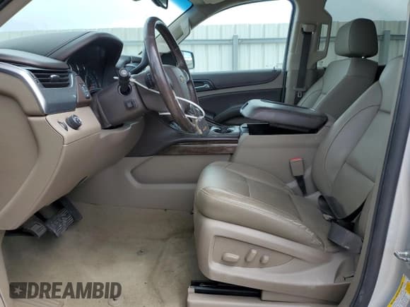 ✅ 2018 Chevrolet Suburban LT • VIN: 1GNSCHKC4JR249122 • Лот: 81604185. Опубликован ранее на Copart с пробегом 121 859 миль. Бесплатный доступ к архиву аукционных продаж из США и подробный отчёт об истории автомобиля на DreamBid. Изображение 7.