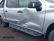 ✅ 2021 Chevrolet Silverado 1500 LT Trail Boss • VIN: 1GCPYFEL9MZ155550 • Lot: 42785163. Wystawiony na IAAI z przebiegiem 33 322 mil. Bezpłatny archiwum sprzedaży aukcyjnych z USA i szczegółowy raport historii pojazdu na DreamBid. Zdjęcie 6.