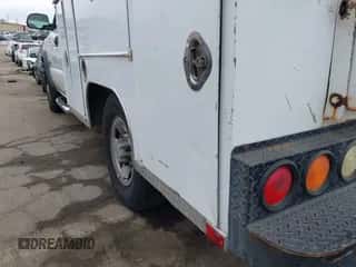 2001 Chevrolet Silverado 2500 z VIN 1GBGC24U71Z257494, wystawiony jako IAAI lot #42214754 z przebiegiem 349 247 mil mil oraz . Historia ofert i sprzedaży dostępna na DreamBid. Obrazek 6.