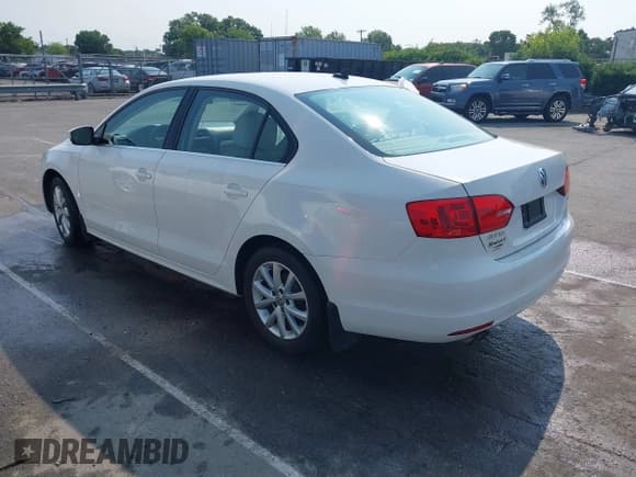 ✅ 2013 Volkswagen Jetta SE • VIN: 3VWDP7AJ2DM421232 • Lot: 42377946. Wystawiony na IAAI z przebiegiem 160 796 mil. Bezpłatny archiwum sprzedaży aukcyjnych z USA i szczegółowy raport historii pojazdu na DreamBid. Zdjęcie 3.
