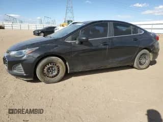 2019 Chevrolet Cruze LT with VIN 1G1BE5SM1K7116768, listed as a Copart auction lot 84293155 with 161,834 mi miles and Salvage title. Bid and sale history available at DreamBid. Image 1.