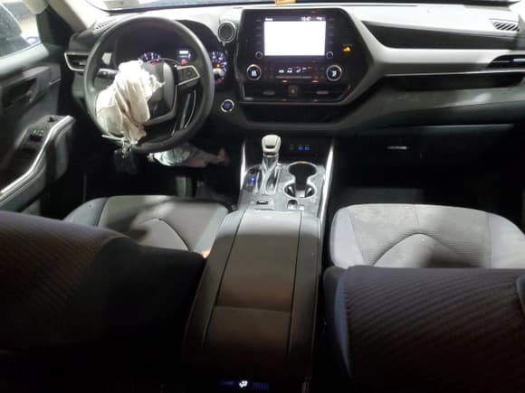 ✅ 2022 Toyota Highlander L • VIN: 5TDCZRBH8NS570813 • Lot: 42675145. Wystawiony na Copart z przebiegiem 63 539 mil. Bezpłatny archiwum sprzedaży aukcyjnych z USA i szczegółowy raport historii pojazdu na DreamBid. Zdjęcie 8.
