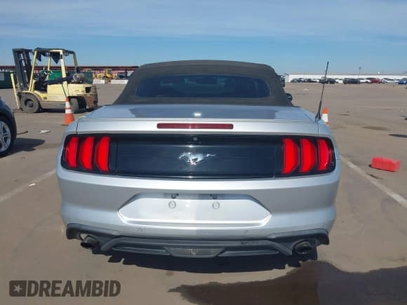 ✅ 2018 Ford Mustang EcoBoost Premium • VIN: 1FATP8UH6J5110357 • Lot: 43588713. Listed on IAAI with 101,304 mi. Free auction sales archive from the USA and detailed vehicle history report at DreamBid. Image 16.