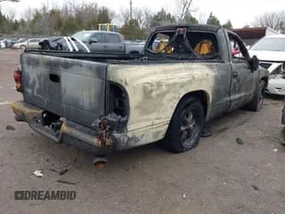 ✅ 1998 Dodge Dakota SLT • VIN: 1B7FL26X6WS656704 • Lot: 41418285. Wystawiony na IAAI z przebiegiem Nie podano. Bezpłatny archiwum sprzedaży aukcyjnych z USA i szczegółowy raport historii pojazdu na DreamBid. Zdjęcie 4.