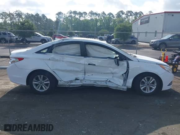 2014 Hyundai Sonata GLS with VIN 5NPEB4AC7EH826757, listed as a IAAI auction lot 42351452 with 47,300 mi miles and . Bid and sale history available at DreamBid. Image 13.