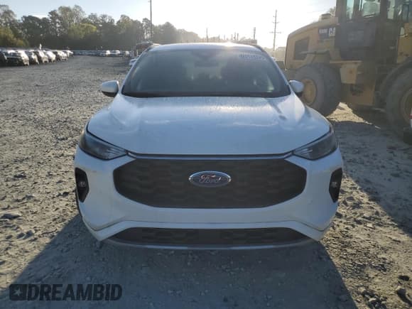 ✅ 2024 Ford Escape ST-Line Select • VIN: 1FMCU9NZ1RUA82593 • Lot: 70689485. Wystawiony na Copart z przebiegiem 12 720 mil. Bezpłatny archiwum sprzedaży aukcyjnych z USA i szczegółowy raport historii pojazdu na DreamBid. Zdjęcie 5.