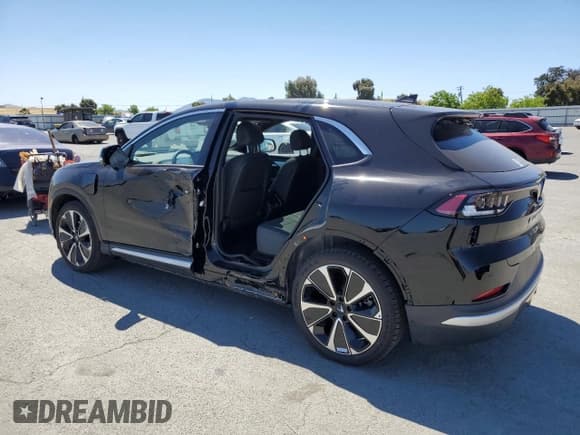 ✅ 2023 VinFast VF 8 Plus • VIN: RLLV1AFA4PH002392 • Лот: 57980185. Опубликован ранее на Copart с пробегом 4 682 миль. Бесплатный доступ к архиву аукционных продаж из США и подробный отчёт об истории автомобиля на DreamBid. Изображение 2.