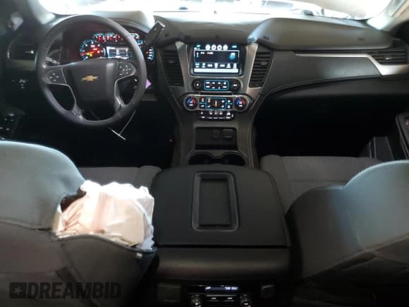 ✅ 2019 Chevrolet Suburban LS • VIN: 1GNSCGKC3KR264769 • Lot: 82259595. Wystawiony na Copart z przebiegiem 76 803 mil. Bezpłatny archiwum sprzedaży aukcyjnych z USA i szczegółowy raport historii pojazdu na DreamBid. Zdjęcie 8.