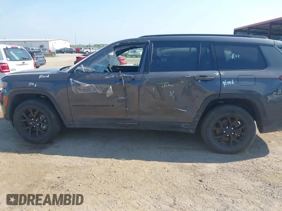✅ 2024 Jeep Grand Cherokee Altitude • VIN: 1C4RJKAG8R8553568 • Lot: 43000815. Listed on IAAI with 19,344 mi. Free auction sales archive from the USA and detailed vehicle history report at DreamBid. Image 13.