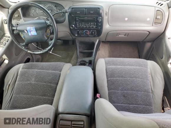✅ 2001 Ford Explorer XLT • VIN: 1FMZU63PX1ZA30705 • Lot: 57918865. Listed on Copart with 233,418 mi. Free auction sales archive from the USA and detailed vehicle history report at DreamBid. Image 8.