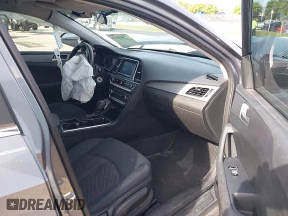 2019 Hyundai Sonata SE z VIN 5NPE24AFXKH729770, wystawiony jako IAAI lot #42383011 z przebiegiem 113 482 mil mil oraz . Historia ofert i sprzedaży dostępna na DreamBid. Obrazek 5.