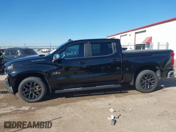 ✅ 2019 Chevrolet Silverado 1500 LT • VIN: 3GCPWCED1KG309680 • Lot: 43512317. Listed on IAAI with 84,209 mi. Free auction sales archive from the USA and detailed vehicle history report at DreamBid. Image 14.