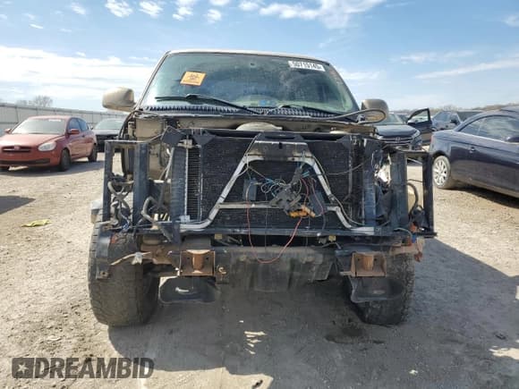 ✅ 2005 Chevrolet Silverado 1500 • VIN: 1GCEK19V85E114620 • Лот: 50715145. Опубликован ранее на Copart с пробегом 218 235 миль. Бесплатный доступ к архиву аукционных продаж из США и подробный отчёт об истории автомобиля на DreamBid. Изображение 5.