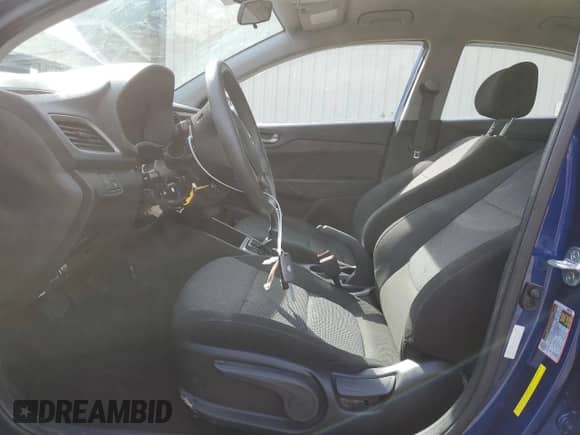 2019 Hyundai Accent SE z VIN 3KPC24A34KE061966, wystawiony jako Copart lot #44057284 z przebiegiem 80 846 mil mil oraz . Historia ofert i sprzedaży dostępna na DreamBid. Obrazek 7.