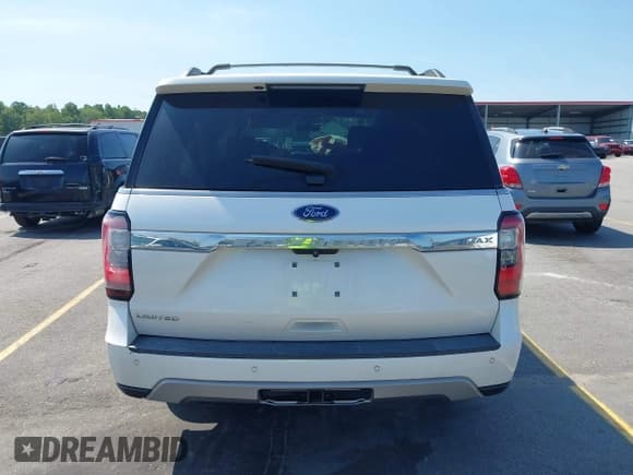 ✅ 2019 Ford Expedition Max Limited • VIN: 1FMJK2AT6KEA12996 • Lot: 42863650. Listed on IAAI with 86,244 mi. Free auction sales archive from the USA and detailed vehicle history report at DreamBid. Image 16.
