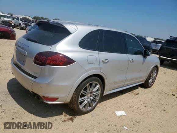 ✅ 2013 Porsche Cayenne GTS • VIN: WP1AD2A20DLA73148 • Lot: 70007265. Wystawiony na Copart z przebiegiem 163 228 mil. Bezpłatny archiwum sprzedaży aukcyjnych z USA i szczegółowy raport historii pojazdu na DreamBid. Zdjęcie 3.