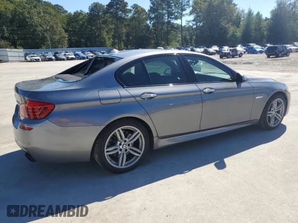 ✅ 2014 BMW 5 Series 550i xDrive • VIN: WBAKP9C53EDZ35042 • Lot: 86702695. Wystawiony na Copart z przebiegiem 135 206 mil. Bezpłatny archiwum sprzedaży aukcyjnych z USA i szczegółowy raport historii pojazdu na DreamBid. Zdjęcie 3.