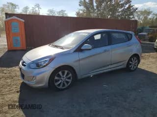 ✅ 2012 Hyundai Accent SE • VIN: KMHCU5AE0CU034957 • Лот: 82657125. Опубликован ранее на Copart с пробегом 165 214 миль. Бесплатный доступ к архиву аукционных продаж из США и подробный отчёт об истории автомобиля на DreamBid. Изображение 1.