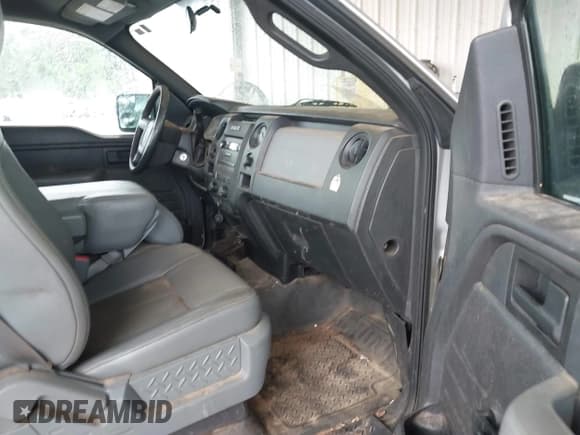 ✅ 2014 Ford F-150 XL • VIN: 1FTMF1CM5EKD55570 • Lot: 42215365. Listed on IAAI with 193,603 mi. Free auction sales archive from the USA and detailed vehicle history report at DreamBid. Image 5.