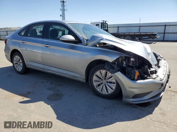 ✅ 2019 Volkswagen Jetta S • VIN: 3VWC57BU6KM217475 • Лот: 55693735. Опубликован ранее на Copart с пробегом 76 155 миль. Бесплатный доступ к архиву аукционных продаж из США и подробный отчёт об истории автомобиля на DreamBid. Изображение 4.