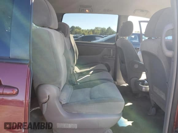 ✅ 2009 Toyota Sienna LE • VIN: 5TDZK23C19S250442 • Lot: 82313945. Wystawiony na Copart z przebiegiem 106 874 mil. Bezpłatny archiwum sprzedaży aukcyjnych z USA i szczegółowy raport historii pojazdu na DreamBid. Zdjęcie 11.