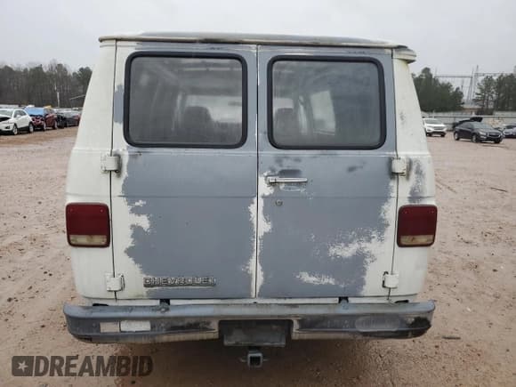 ✅ 1986 Chevrolet Chevy Van • VIN: 1GCEG25N0G7172290 • Лот: 84010474. Опубликован ранее на Copart с пробегом 90 574 миль. Бесплатный доступ к архиву аукционных продаж из США и подробный отчёт об истории автомобиля на DreamBid. Изображение 6.