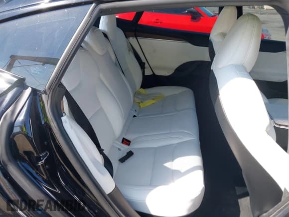 ✅ 2021 Tesla Model S Long Range • VIN: 5YJSA1E50MF434426 • Lot: 43204063. Wystawiony na IAAI z przebiegiem 31 933 mil. Bezpłatny archiwum sprzedaży aukcyjnych z USA i szczegółowy raport historii pojazdu na DreamBid. Zdjęcie 8.