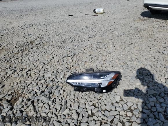 ✅ 2017 Volvo S90 Momentum • VIN: YV1A22MK7H1015228 • Lot: 82074615. Wystawiony na Copart z przebiegiem 117 953 mil. Bezpłatny archiwum sprzedaży aukcyjnych z USA i szczegółowy raport historii pojazdu na DreamBid. Zdjęcie 12.