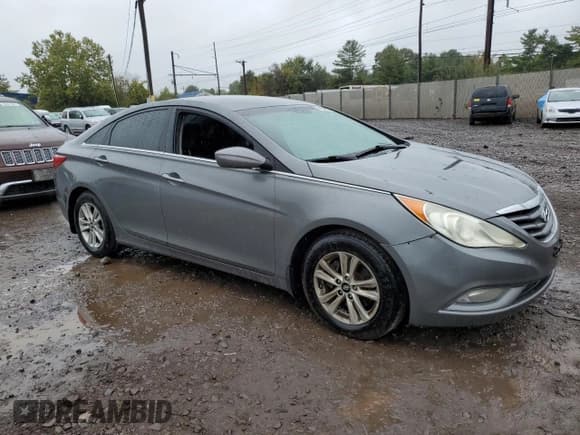 ✅ 2013 Hyundai Sonata GLS • VIN: 5NPEB4AC3DH572690 • Lot: 73131934. Listed on Copart with 211,851 mi. Free auction sales archive from the USA and detailed vehicle history report at DreamBid. Image 4.