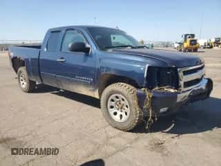 2008 Chevrolet Silverado 1500 LTZ z VIN 2GCEK19J981138895, wystawiony jako Copart lot #81948535 z przebiegiem Nie podano mil oraz Czysty tytuł • Clean title. Historia ofert i sprzedaży dostępna na DreamBid. Obrazek 4.